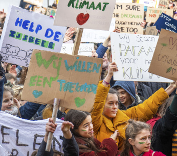 den-haag-klimaatstaking-jongeren-voeren-actie-tegen-klimaatverandering
